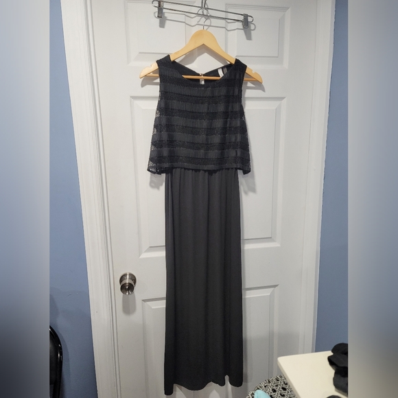 Sleeveless black maxi dress with lace overlay. Petite size S - Picture 2 of 13